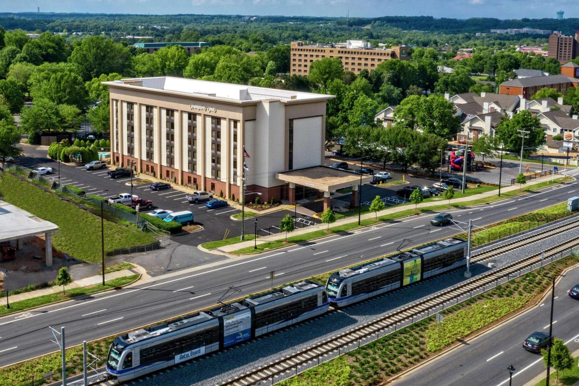 Hampton Inn Charlotte University Place מראה חיצוני תמונה